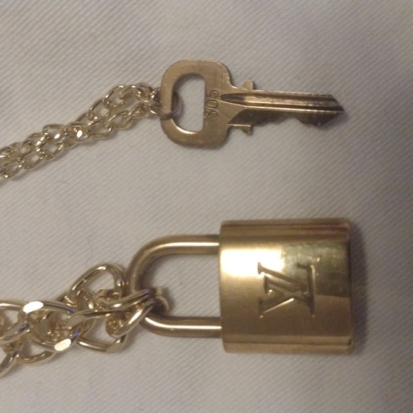 LV Lock and Key with Chain - Picture 6 of 6
